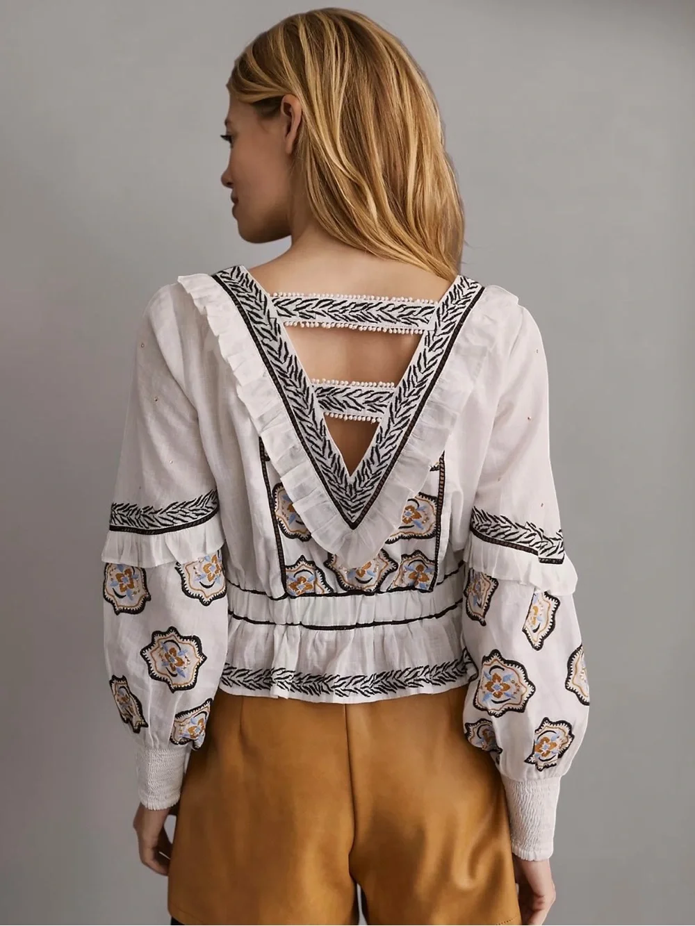 Anthropologie | White Embroidered Peasant Blouse Sequins | Sz 6
